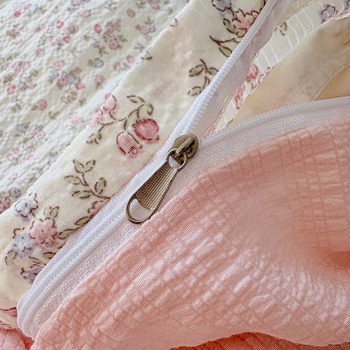 91家纺网 家纺一手货源 找家纺 民新家纺 2026新款泡芙双层纱床盖款四件套 花间密语