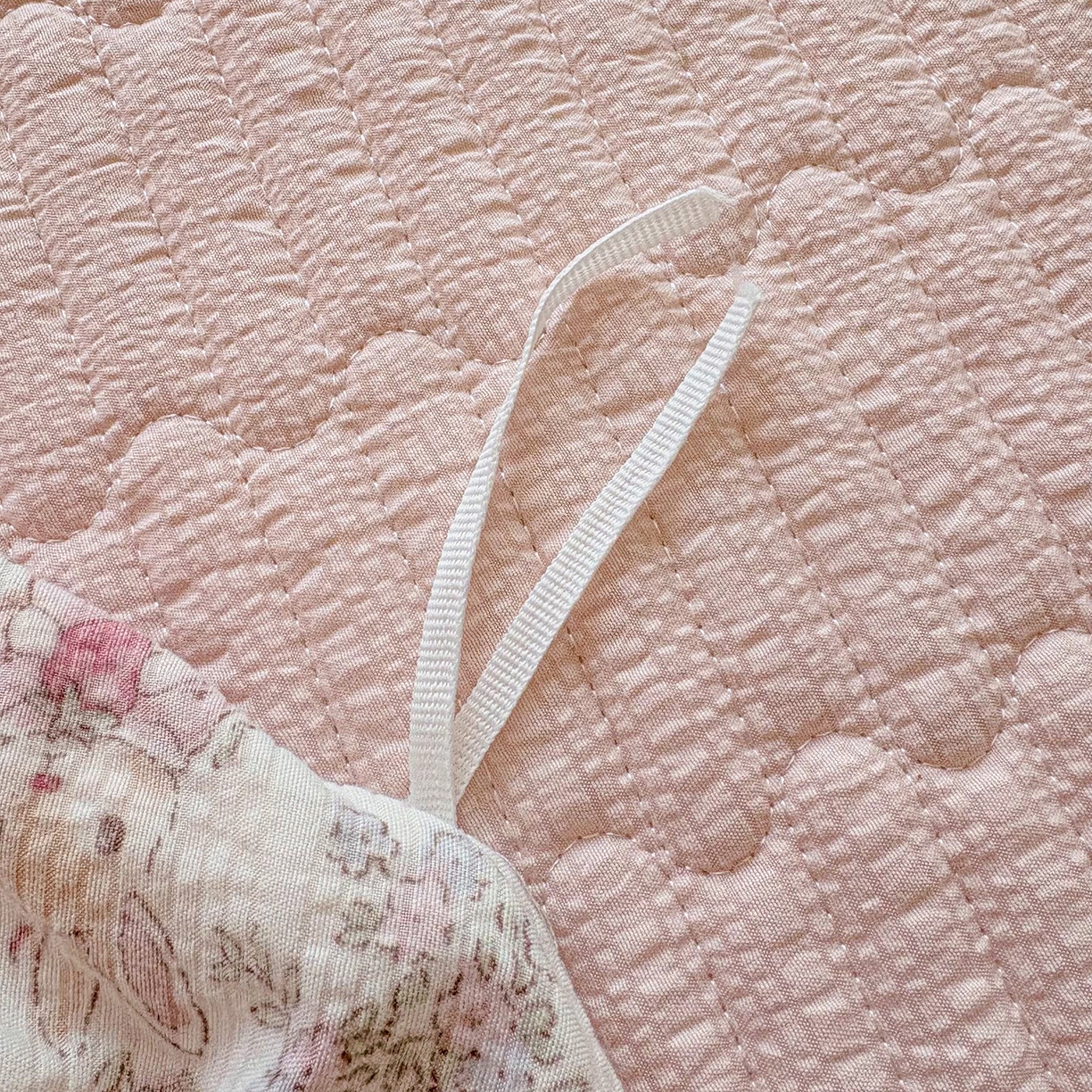 91家纺网 家纺一手货源 找家纺 民新家纺 2026新款泡芙双层纱床盖款四件套 花间密语