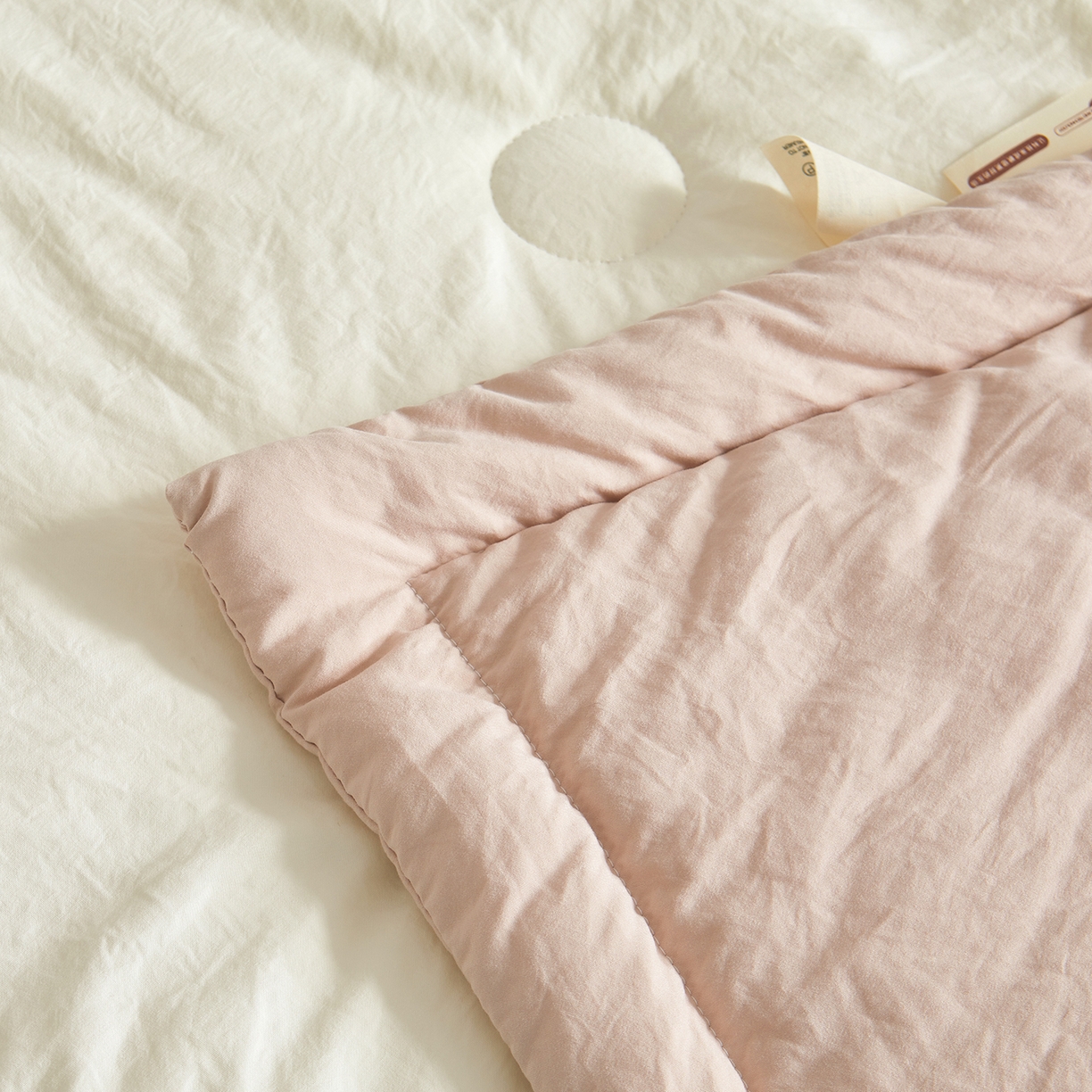 91家纺网 家纺一手货源 找家纺 样样红被业 2026新款水洗棉100%纯棉花夏被 云朵棉-白拼卡其