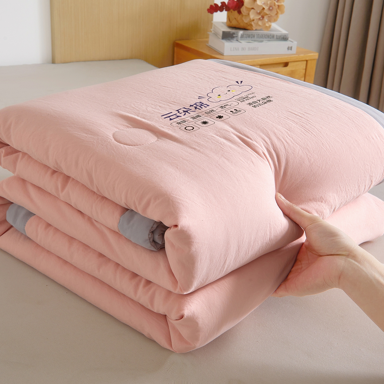 91家纺网 家纺一手货源 找家纺 样样红被业 2026新款水洗棉100%纯棉花夏被 云朵棉-粉拼灰