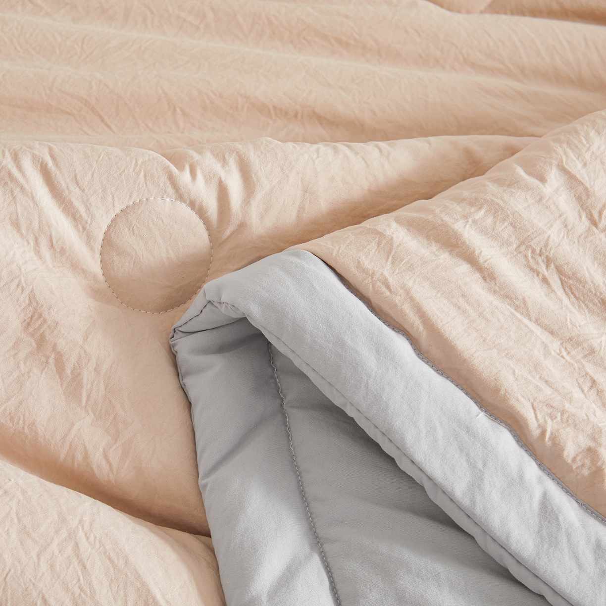 91家纺网 家纺一手货源 找家纺 样样红被业 2026新款水洗棉100%纯棉花夏被 云朵棉-卡其拼灰