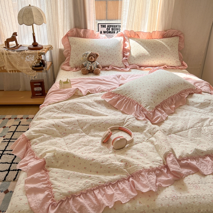 91家纺网 家纺一手货源 找家纺 欧尚 2026新款床盖款花边夏被四件套 春日甜桃心粉