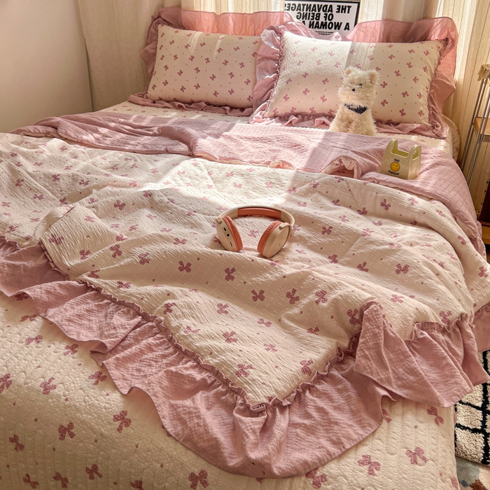 91家纺网 家纺一手货源 找家纺 欧尚 2026新款床盖款花边夏被四件套 粉蝴蝶结