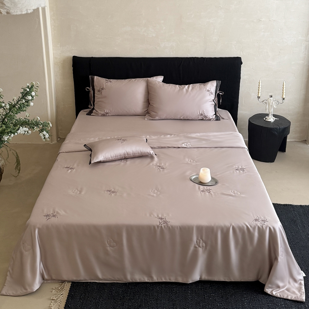 91家纺网 家纺一手货源 找家纺 （总）鹿班家居 2026新款60S兰精天丝刺绣夏被系列-花姿（标准会员-20元）