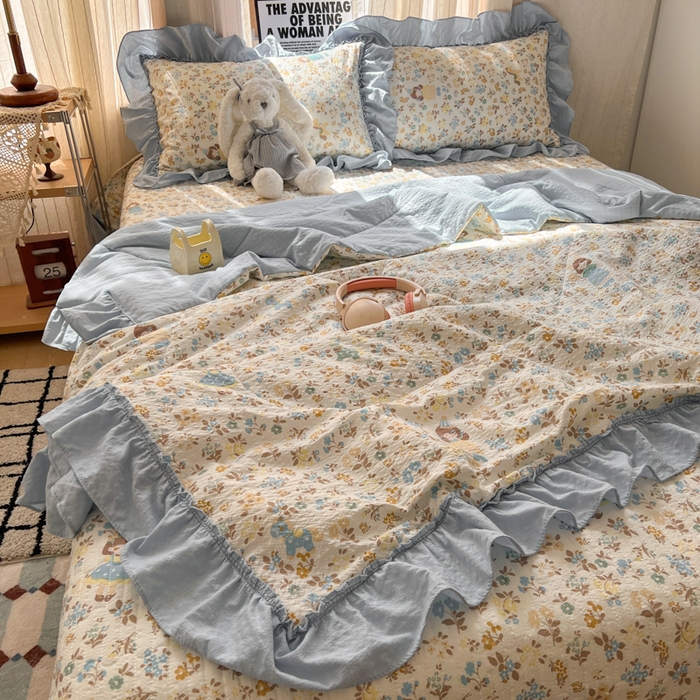 91家纺网 家纺一手货源 找家纺 欧尚 2026新款床盖款花边夏被四件套 花镜人偶黄