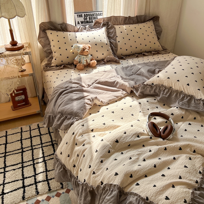 91家纺网 家纺一手货源 找家纺 欧尚 2026新款床盖款花边夏被四件套 咖爱心
