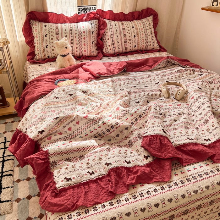 91家纺网 家纺一手货源 找家纺 欧尚 2026新款床盖款花边夏被四件套 栗色木马纹红