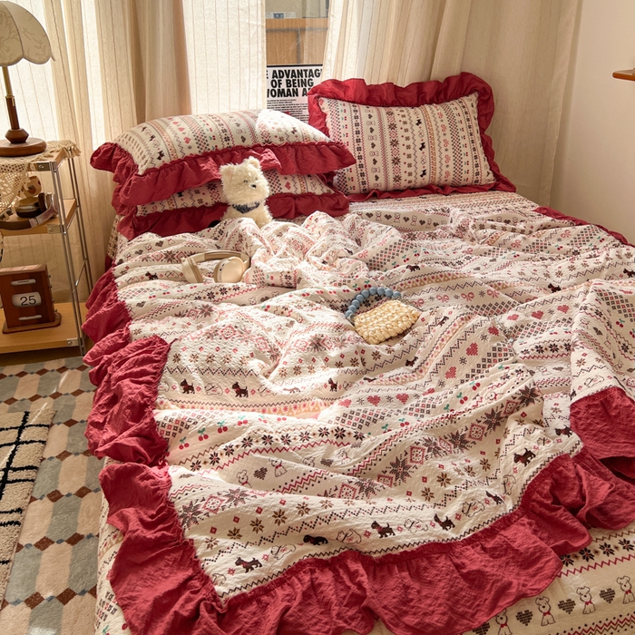 91家纺网 家纺一手货源 找家纺 欧尚 2026新款床盖款花边夏被四件套 栗色木马纹红