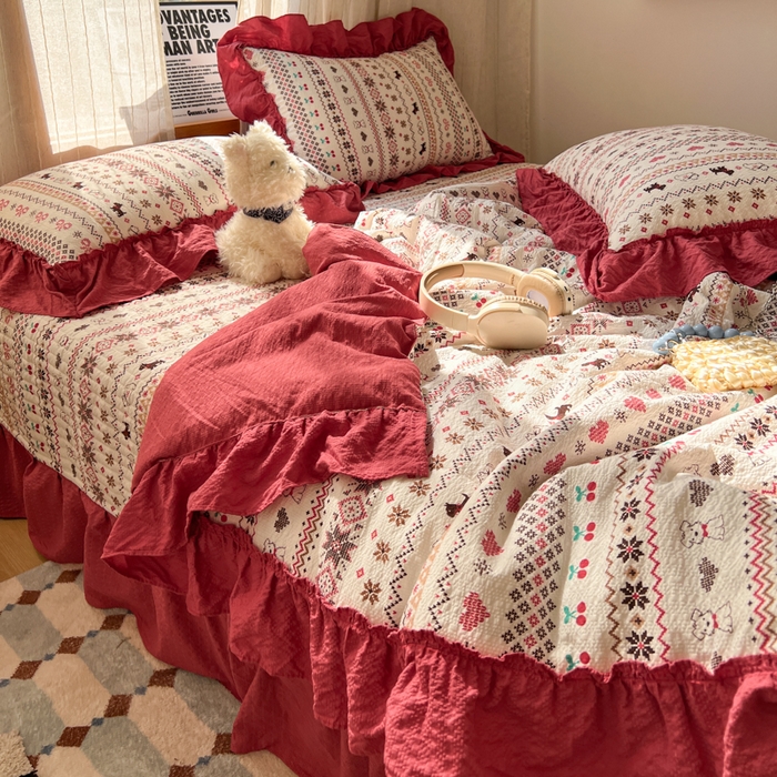 91家纺网 家纺一手货源 找家纺 欧尚 2026新款床盖款花边夏被四件套 栗色木马纹红