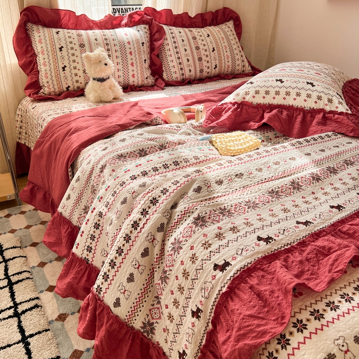 91家纺网 家纺一手货源 找家纺 欧尚 2026新款床盖款花边夏被四件套 栗色木马纹红