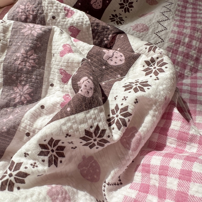 91家纺网 家纺一手货源 找家纺 欧尚 2026新款床盖款花边夏被四件套 猫咪集