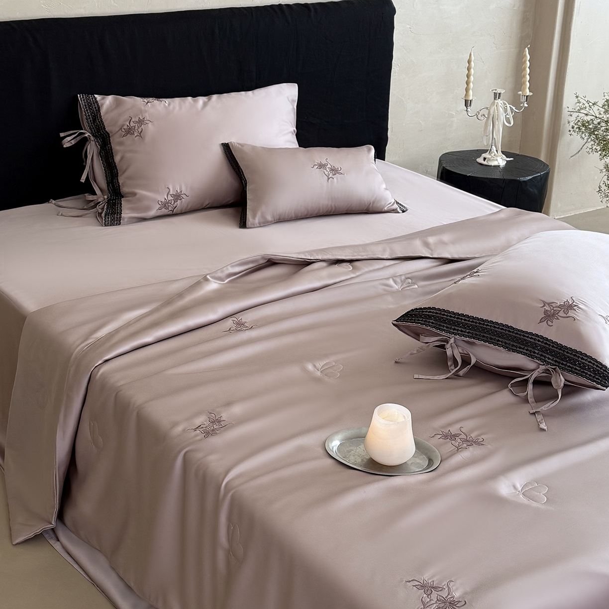 91家纺网 家纺一手货源 找家纺 （总）鹿班家居 2026新款60S兰精天丝刺绣夏被系列-花姿（标准会员-20元）