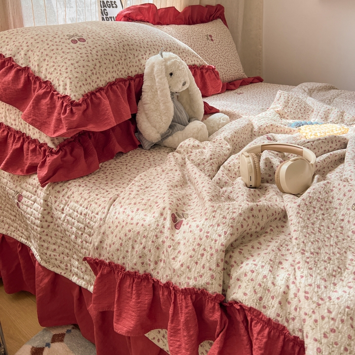 91家纺网 家纺一手货源 找家纺 欧尚 2026新款床盖款花边夏被四件套 莓系花伐