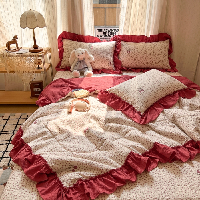 91家纺网 家纺一手货源 找家纺 欧尚 2026新款床盖款花边夏被四件套 莓系花伐