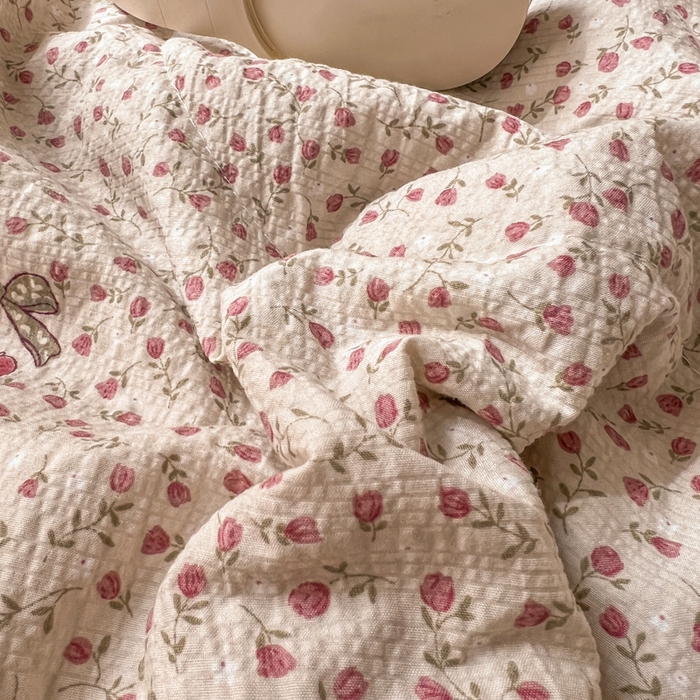 91家纺网 家纺一手货源 找家纺 欧尚 2026新款床盖款花边夏被四件套 莓系花伐