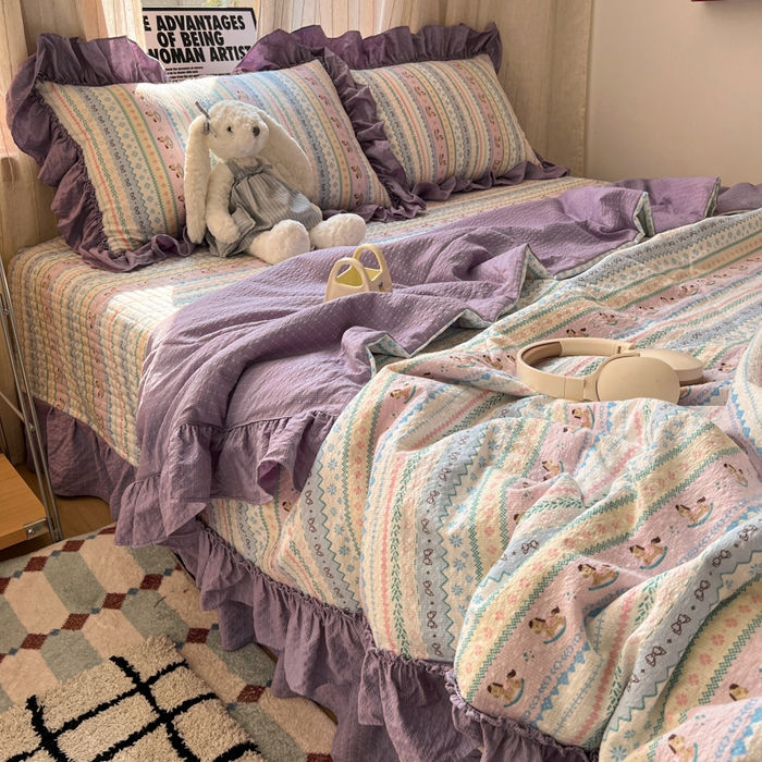 91家纺网 家纺一手货源 找家纺 欧尚 2026新款床盖款花边夏被四件套 甜心木马卷