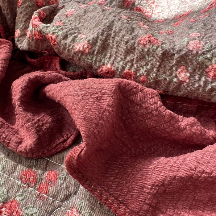 91家纺网 家纺一手货源 找家纺 欧尚 2026新款床盖款花边夏被四件套 胭脂