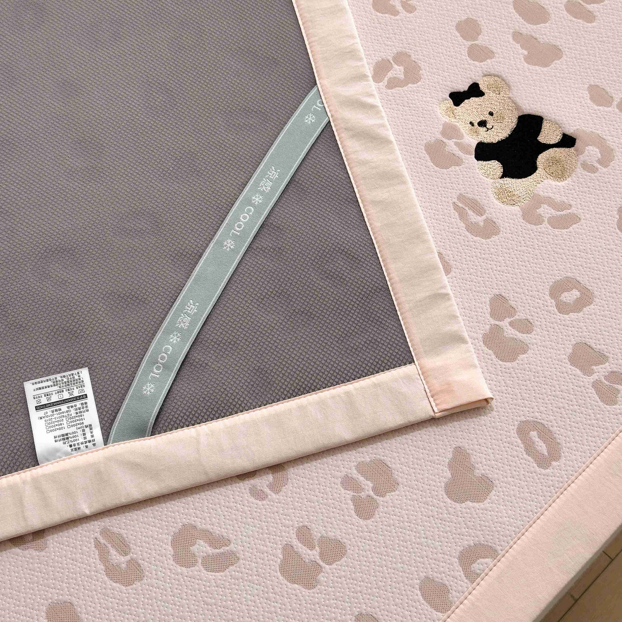 91家纺网 家纺一手货源 找家纺 （总）孩子王家纺 2026春夏新款A类母婴级ins清新冰豆豆小熊刺绣凉感值过0.21夏季冰丝席凉席