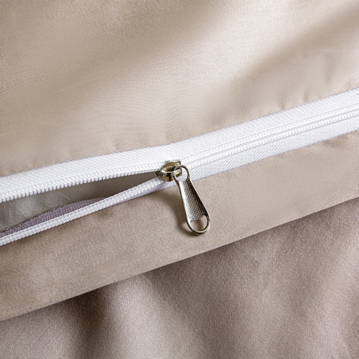 91家纺网 家纺一手货源 找家纺 憨豆家纺 2026新款全棉60s四件套纯色贡缎纯棉被套床笠款三件套长绒棉被套 奶咖