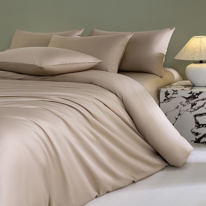 91家纺网 家纺一手货源 找家纺 憨豆家纺 2026新款全棉60s四件套纯色贡缎纯棉被套床笠款三件套长绒棉被套 奶咖