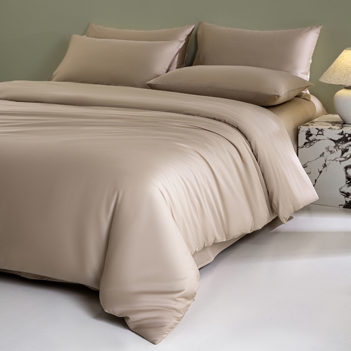 91家纺网 家纺一手货源 找家纺 憨豆家纺 2026新款全棉60s四件套纯色贡缎纯棉被套床笠款三件套长绒棉被套 奶咖