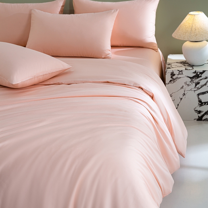 91家纺网 家纺一手货源 找家纺 憨豆家纺 2026新款全棉60s四件套纯色贡缎纯棉被套床笠款三件套长绒棉被套 樱花粉