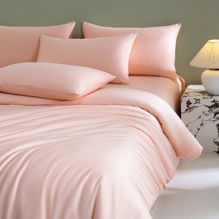 91家纺网 家纺一手货源 找家纺 憨豆家纺 2026新款全棉60s四件套纯色贡缎纯棉被套床笠款三件套长绒棉被套 樱花粉