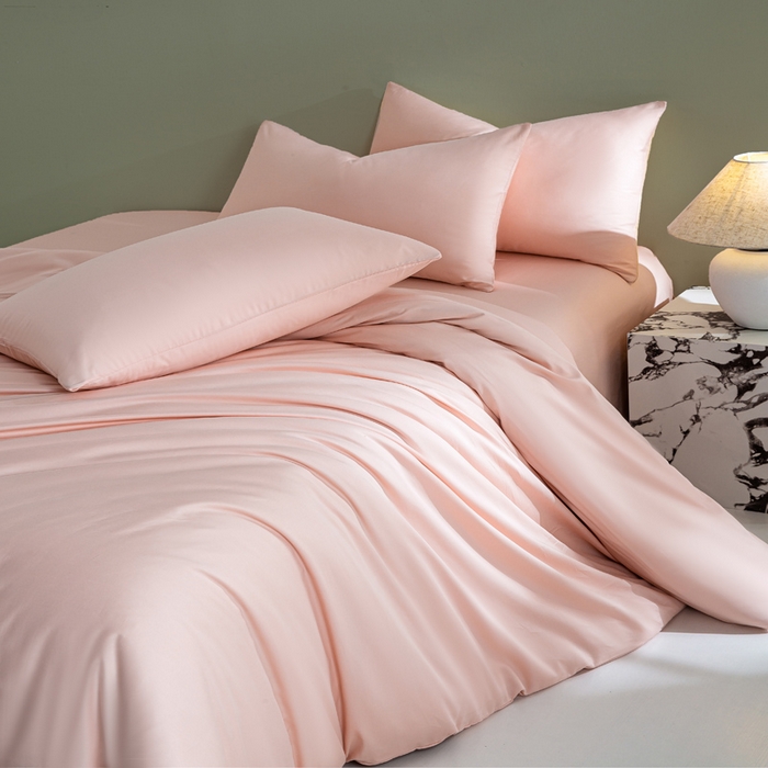 91家纺网 家纺一手货源 找家纺 憨豆家纺 2026新款全棉60s四件套纯色贡缎纯棉被套床笠款三件套长绒棉被套 樱花粉