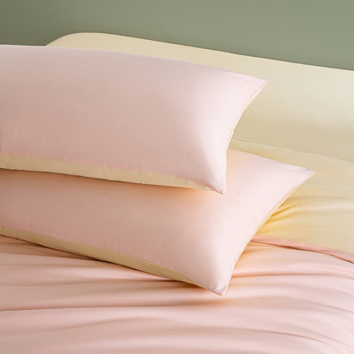 91家纺网 家纺一手货源 找家纺 憨豆家纺 2026新款全棉60s四件套纯色贡缎纯棉被套床笠款三件套长绒棉被套 樱花粉+奶昔白