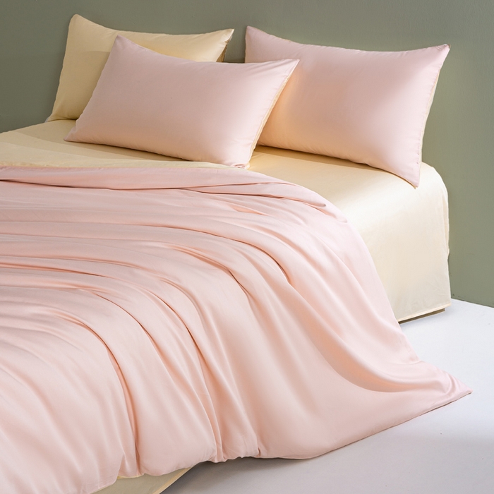 91家纺网 家纺一手货源 找家纺 憨豆家纺 2026新款全棉60s四件套纯色贡缎纯棉被套床笠款三件套长绒棉被套 樱花粉+奶昔白