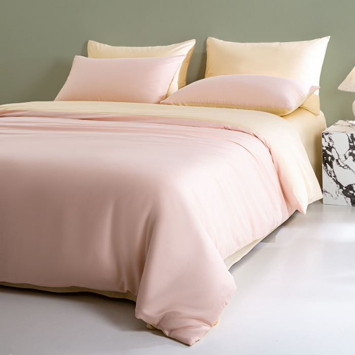 91家纺网 家纺一手货源 找家纺 憨豆家纺 2026新款全棉60s四件套纯色贡缎纯棉被套床笠款三件套长绒棉被套 樱花粉+奶昔白