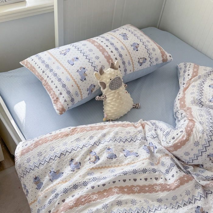 91家纺网 家纺一手货源 找家纺 赛琳 2026新款春夏款泡芙纱双层纱加厚费尔岛系列四件套（有买家秀） 费尔岛木马