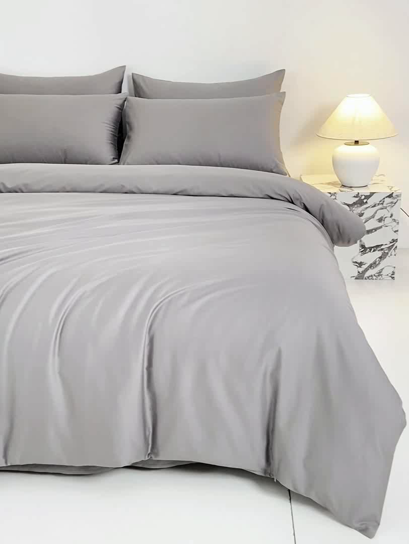 91家纺网 家纺一手货源 找家纺 憨豆家纺 2026新款全棉60s四件套纯色贡缎纯棉被套床笠款三件套长绒棉被套 冰川灰