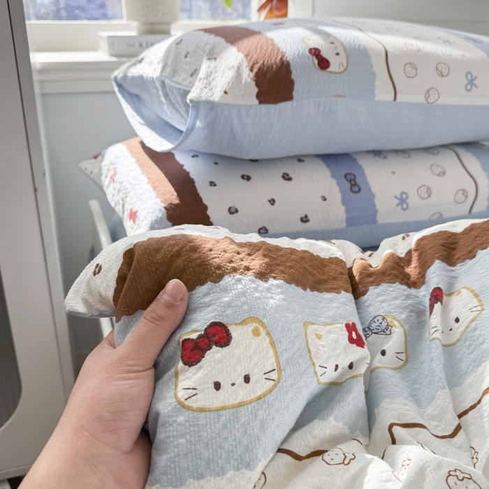 91家纺网 家纺一手货源 找家纺 赛琳 2026新款春夏款泡芙纱双层纱加厚费尔岛系列四件套（有买家秀） 可可小猫条