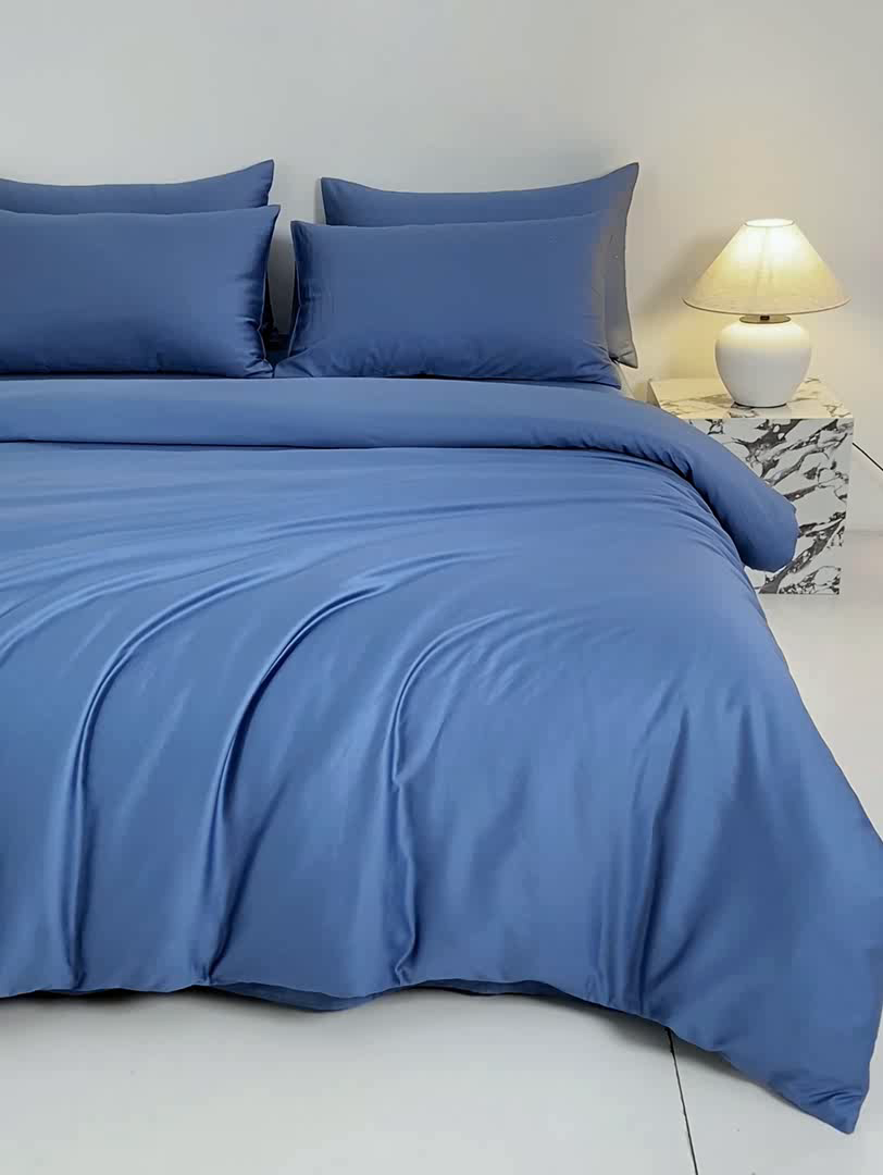 91家纺网 家纺一手货源 找家纺 憨豆家纺 2026新款全棉60s四件套纯色贡缎纯棉被套床笠款三件套长绒棉被套 宾利蓝