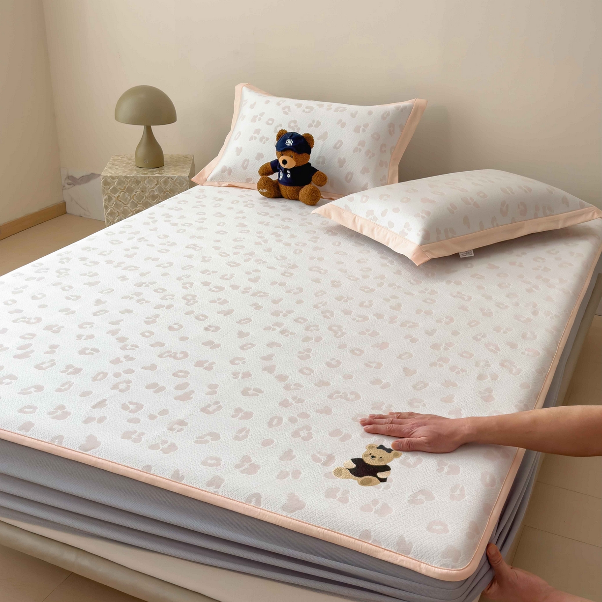 91家纺网 家纺一手货源 找家纺 （总）孩子王家纺 2026春夏新款A类母婴级ins清新冰豆豆小熊刺绣凉感值过0.21夏季冰丝席凉席