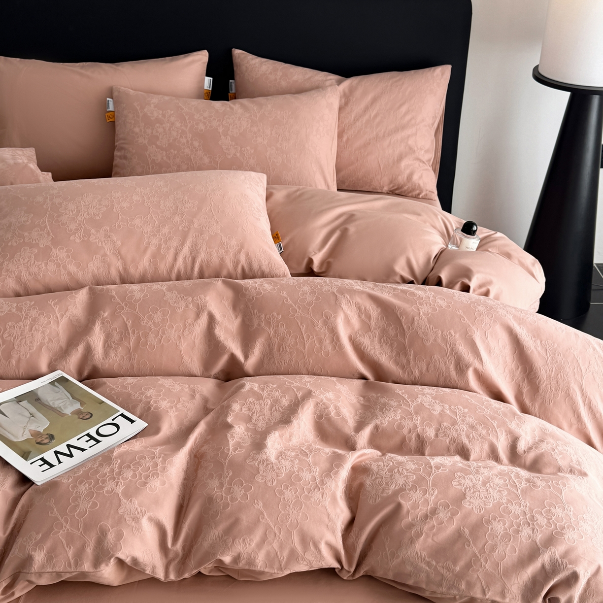 91家纺网 家纺一手货源 找家纺 简宜家居（朝初家纺） 2026新款四季40支全棉提花纯棉四件套--彩绘系列 粉嫩-梅影