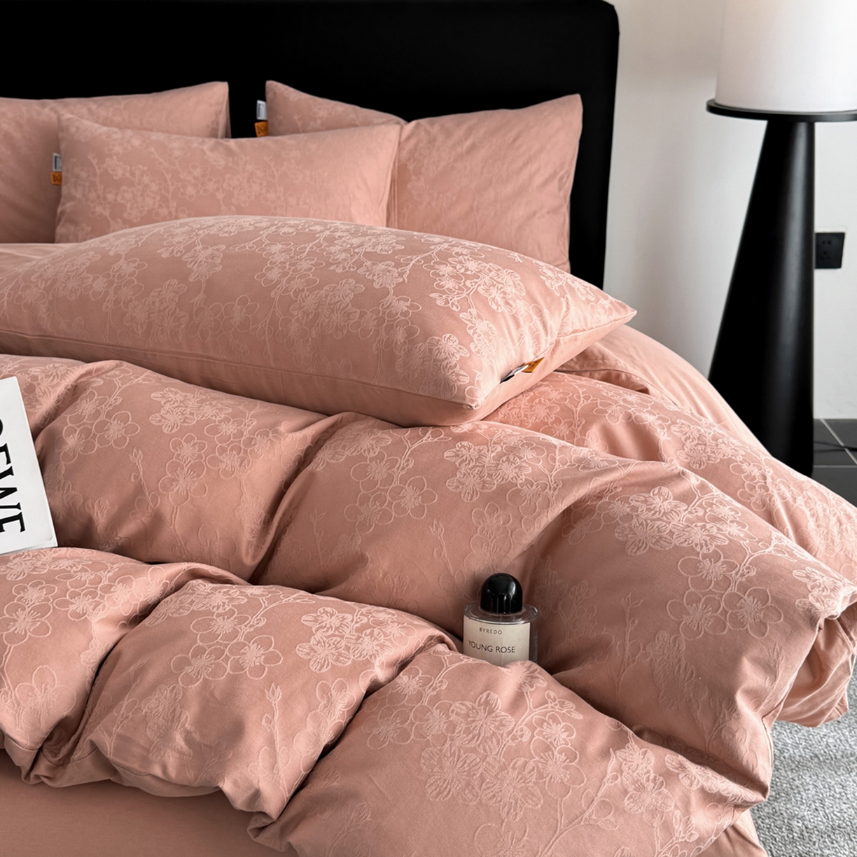 91家纺网 家纺一手货源 找家纺 简宜家居（朝初家纺） 2026新款四季40支全棉提花纯棉四件套--彩绘系列 粉嫩-梅影