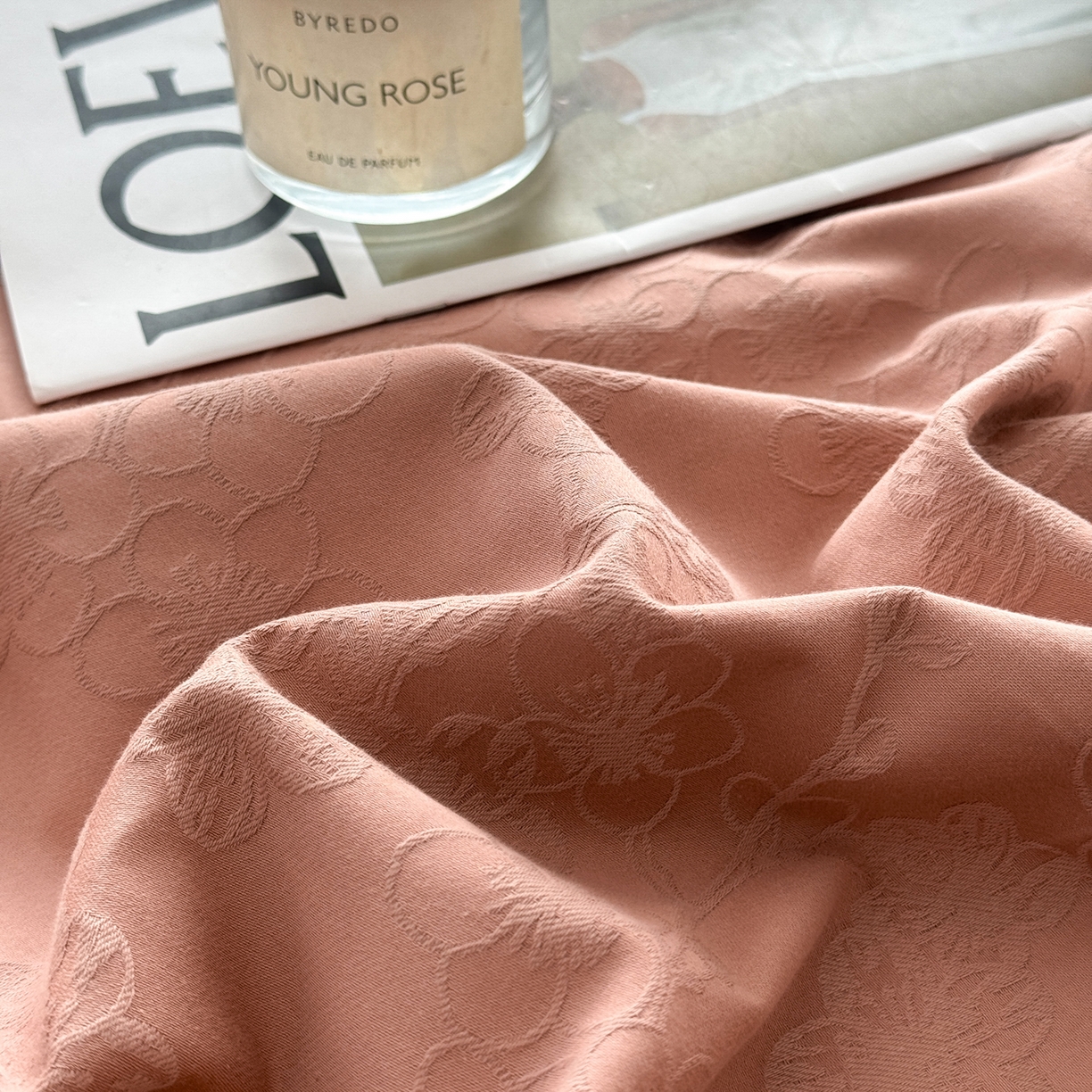 91家纺网 家纺一手货源 找家纺 简宜家居（朝初家纺） 2026新款四季40支全棉提花纯棉四件套--彩绘系列 粉嫩-梅影