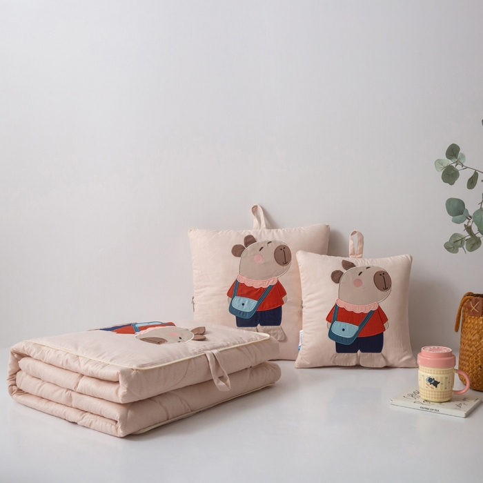 91家纺网 家纺一手货源 找家纺 雷娜家居 2026新款糯糯棉四季款卡皮巴拉抱枕被 卡皮巴拉粉色