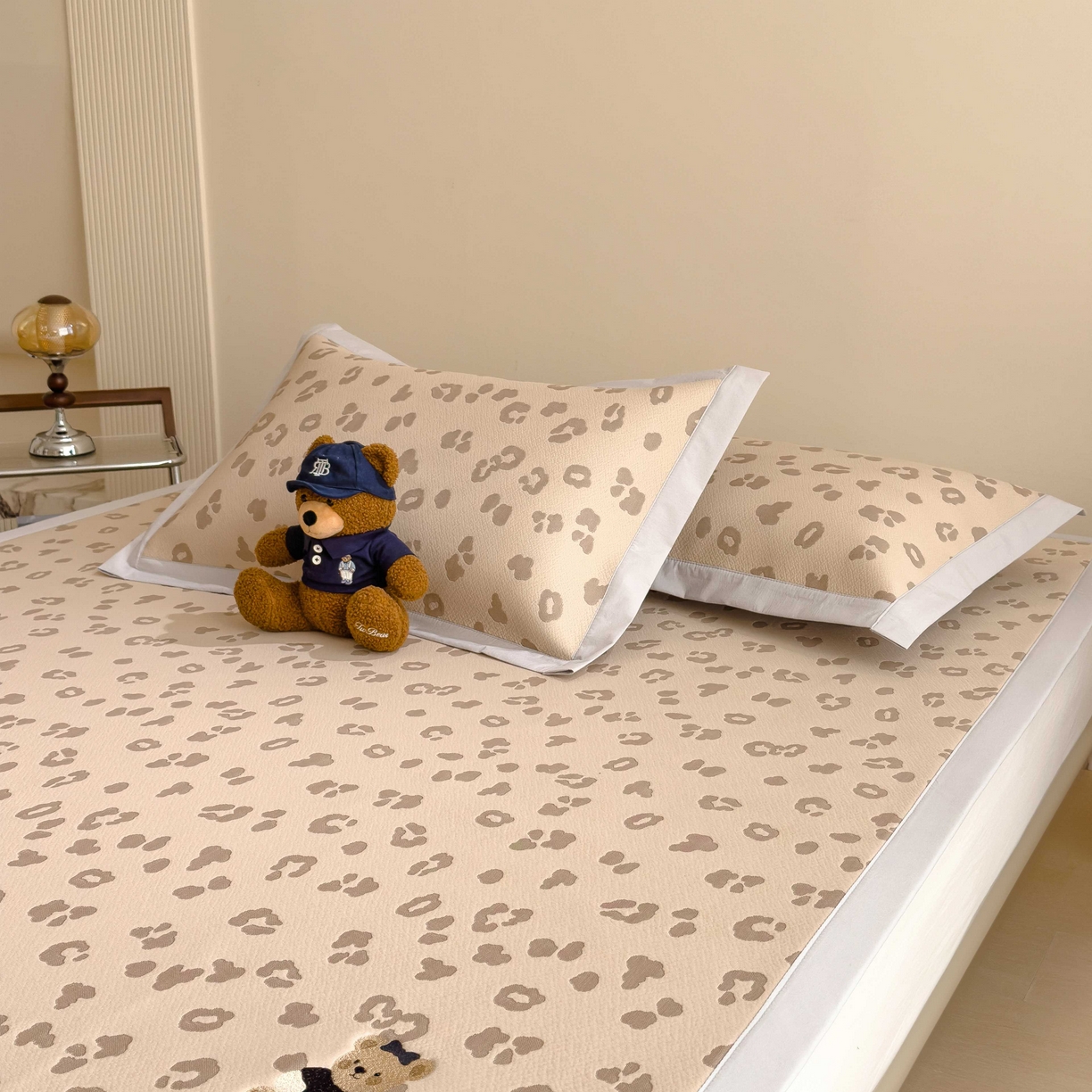 91家纺网 家纺一手货源 找家纺 孩子王家纺 2026春夏新款A类母婴级ins清新冰豆豆小熊刺绣凉感值过0.21夏季冰丝席凉席 小熊豹豹-咖 床单款