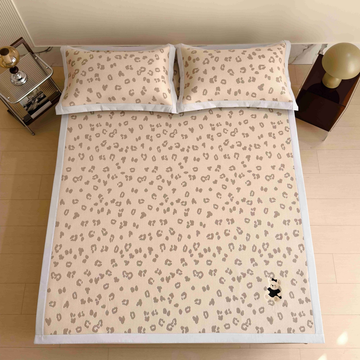 91家纺网 家纺一手货源 找家纺 孩子王家纺 2026春夏新款A类母婴级ins清新冰豆豆小熊刺绣凉感值过0.21夏季冰丝席凉席 小熊豹豹-咖 床单款