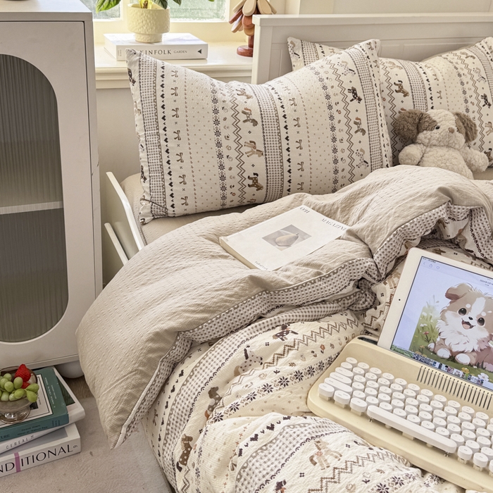 91家纺网 家纺一手货源 找家纺 赛琳 2026新款春夏款泡芙纱双层纱加厚费尔岛系列四件套（有买家秀） 栗色木马纹