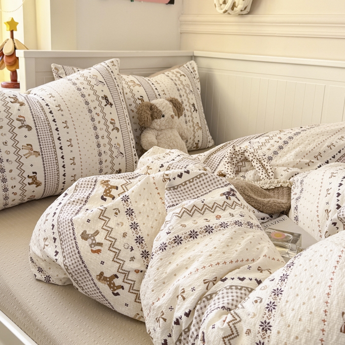 91家纺网 家纺一手货源 找家纺 赛琳 2026新款春夏款泡芙纱双层纱加厚费尔岛系列四件套（有买家秀） 栗色木马纹