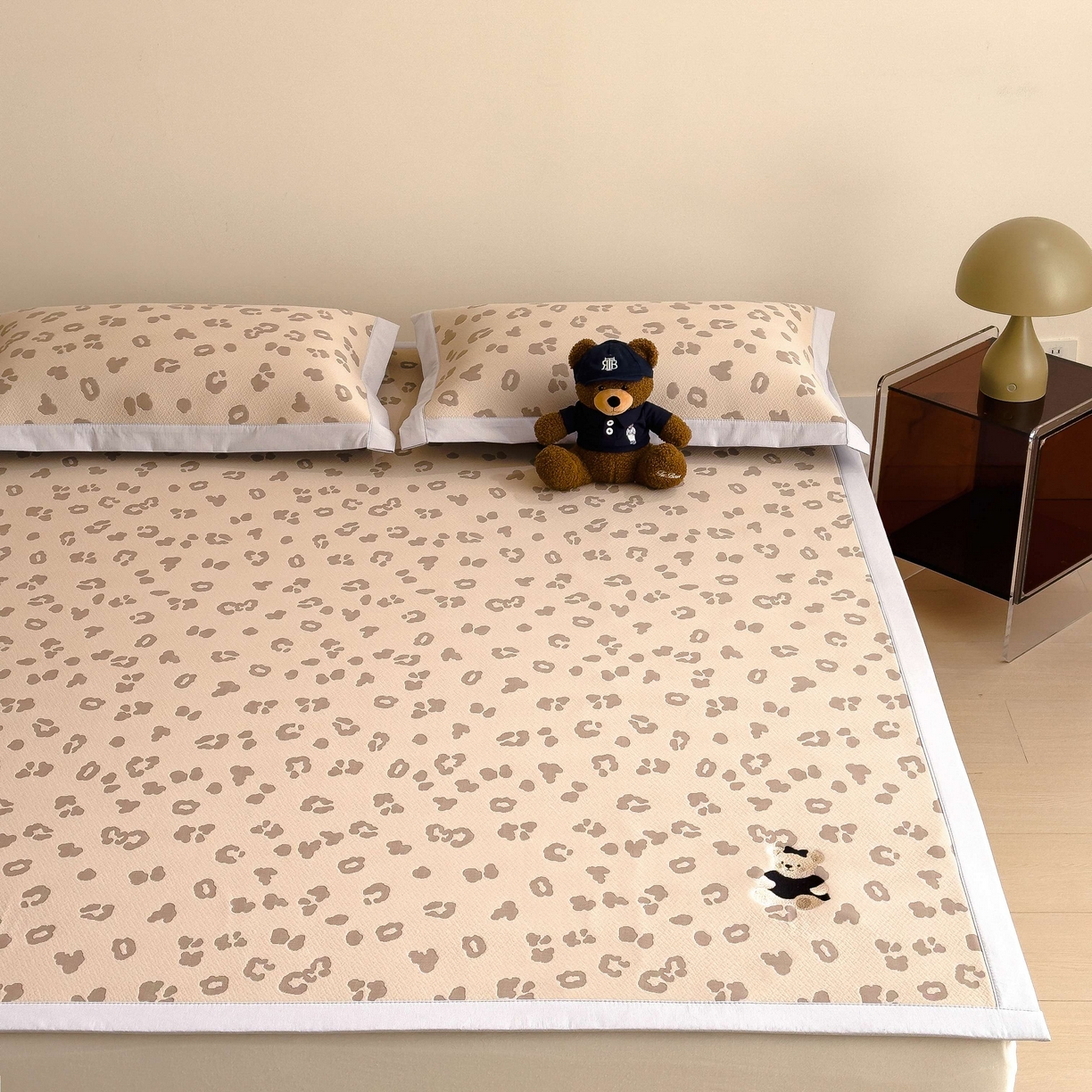 91家纺网 家纺一手货源 找家纺 孩子王家纺 2026春夏新款A类母婴级ins清新冰豆豆小熊刺绣凉感值过0.21夏季冰丝席凉席 小熊豹豹-咖 床单款