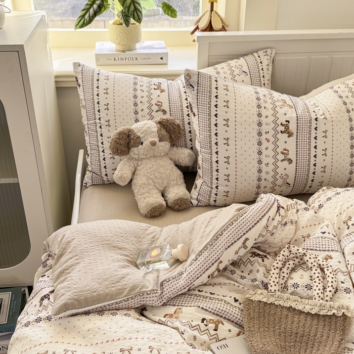 91家纺网 家纺一手货源 找家纺 赛琳 2026新款春夏款泡芙纱双层纱加厚费尔岛系列四件套（有买家秀） 栗色木马纹