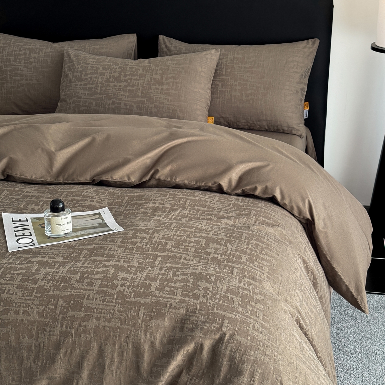 91家纺网 家纺一手货源 找家纺 简宜家居（朝初家纺） 2026新款四季40支全棉提花纯棉四件套--彩绘系列 摩卡暗纹