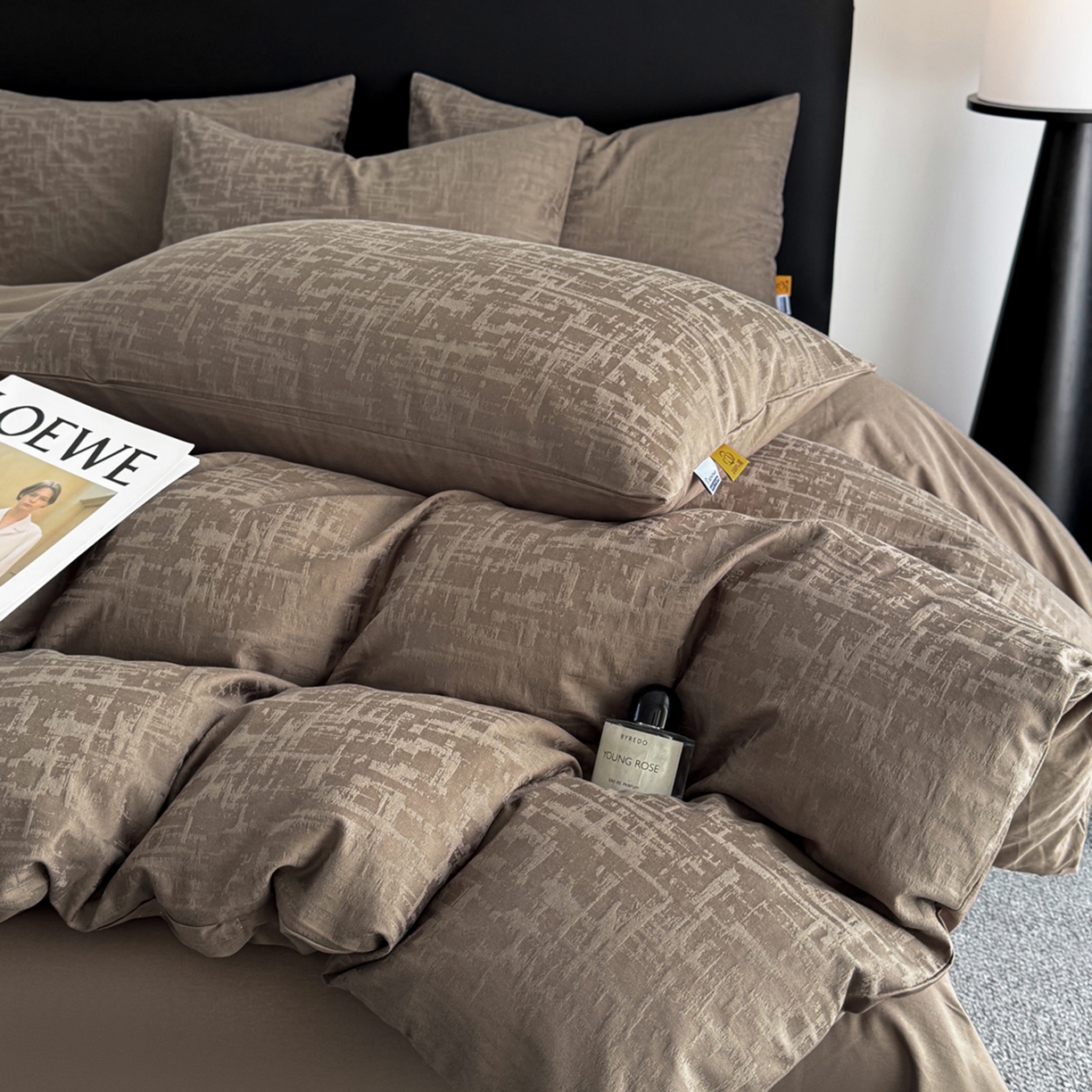 91家纺网 家纺一手货源 找家纺 简宜家居（朝初家纺） 2026新款四季40支全棉提花纯棉四件套--彩绘系列 摩卡暗纹