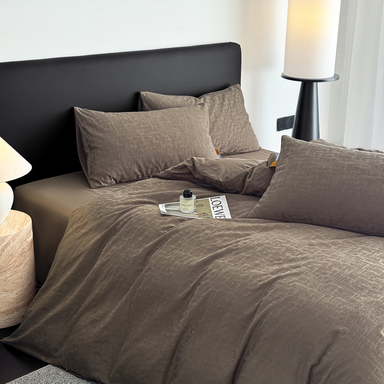 91家纺网 家纺一手货源 找家纺 简宜家居（朝初家纺） 2026新款四季40支全棉提花纯棉四件套--彩绘系列 摩卡暗纹