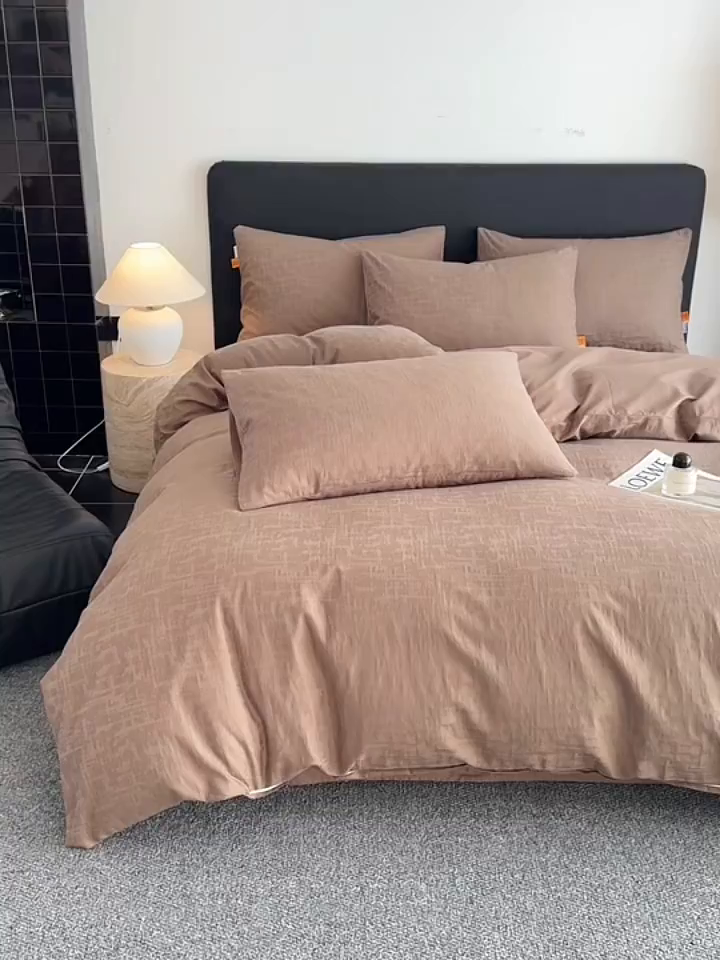 91家纺网 家纺一手货源 找家纺 简宜家居（朝初家纺） 2026新款四季40支全棉提花纯棉四件套--彩绘系列 摩卡暗纹